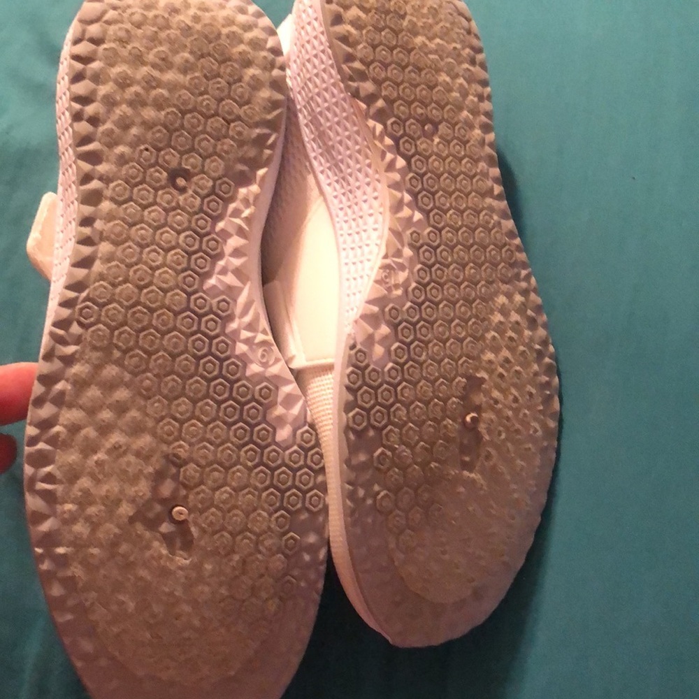 Women’s White Size 9 Danskin Shoes - Picture 6 of 9